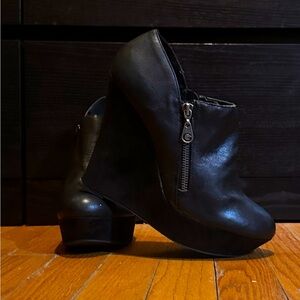G by Guess black leather wedge platform booties size 10 Y2K goth club